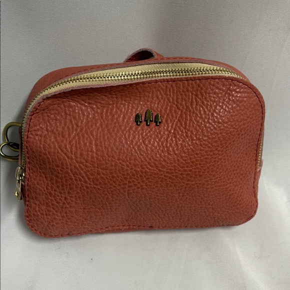 Portland Leather Scarlet Sling Bag Pebbled Leather Watermelon Pink Discontinued - Picture 2 of 7